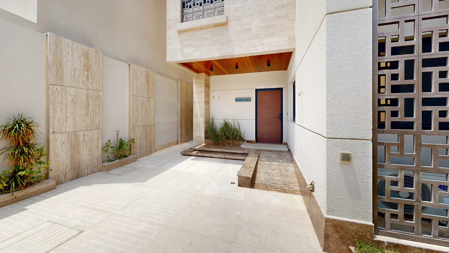 oGysjCSXj72-Entrance